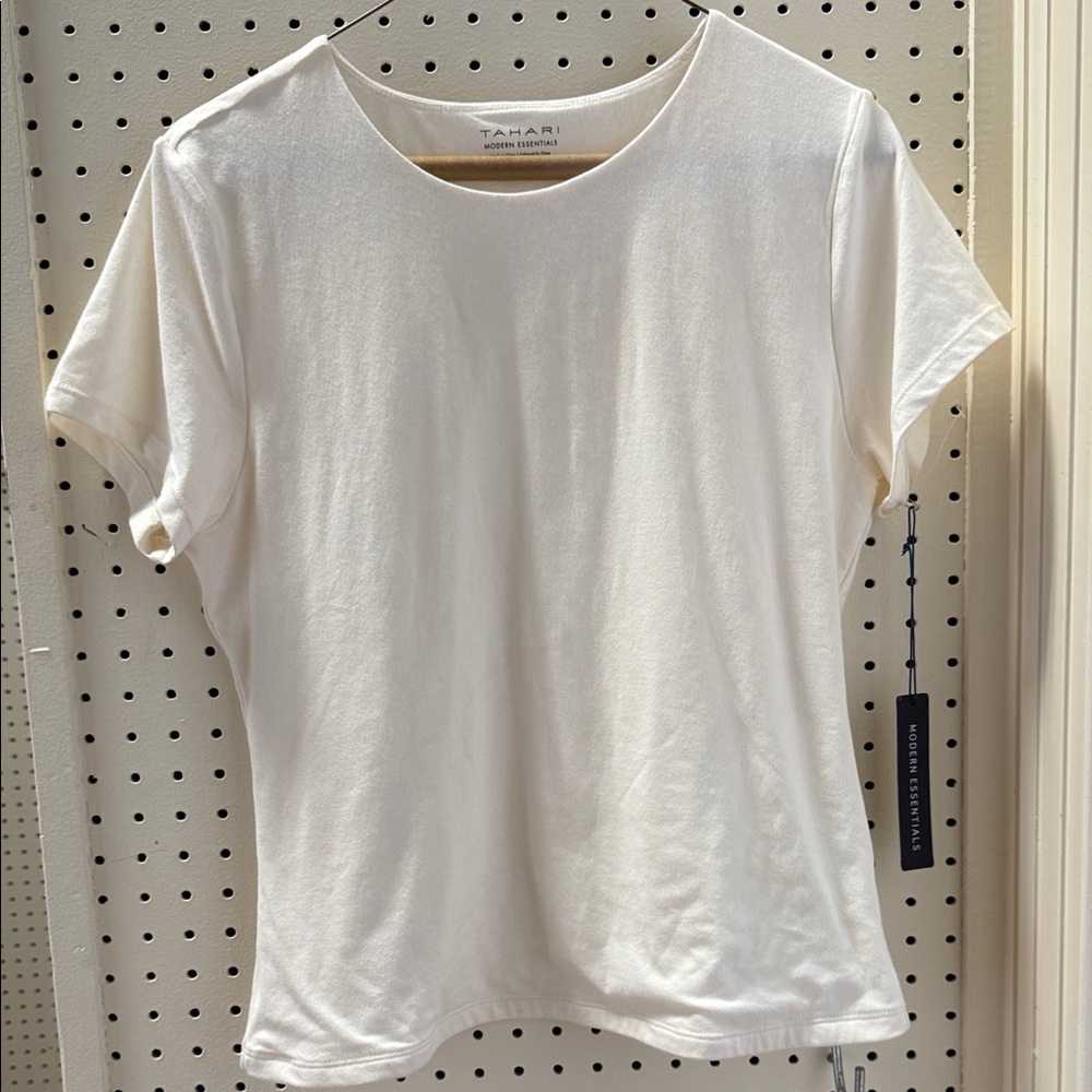 Tahari Cream Short Sleeve Crewneck Tee